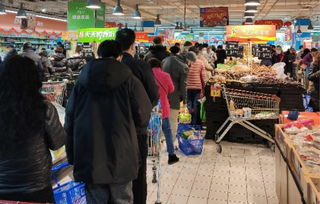 春節(jié)消費熱潮 上海超商生鮮銷售大增，食品供應(yīng)充足